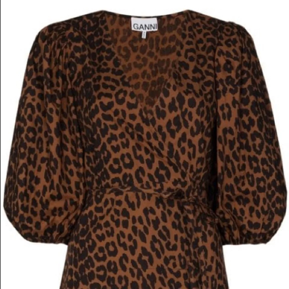 NWOT Ganni Leopard Print Balloon Sleeve Wrap Top, Size 34 - Picture 5 of 6